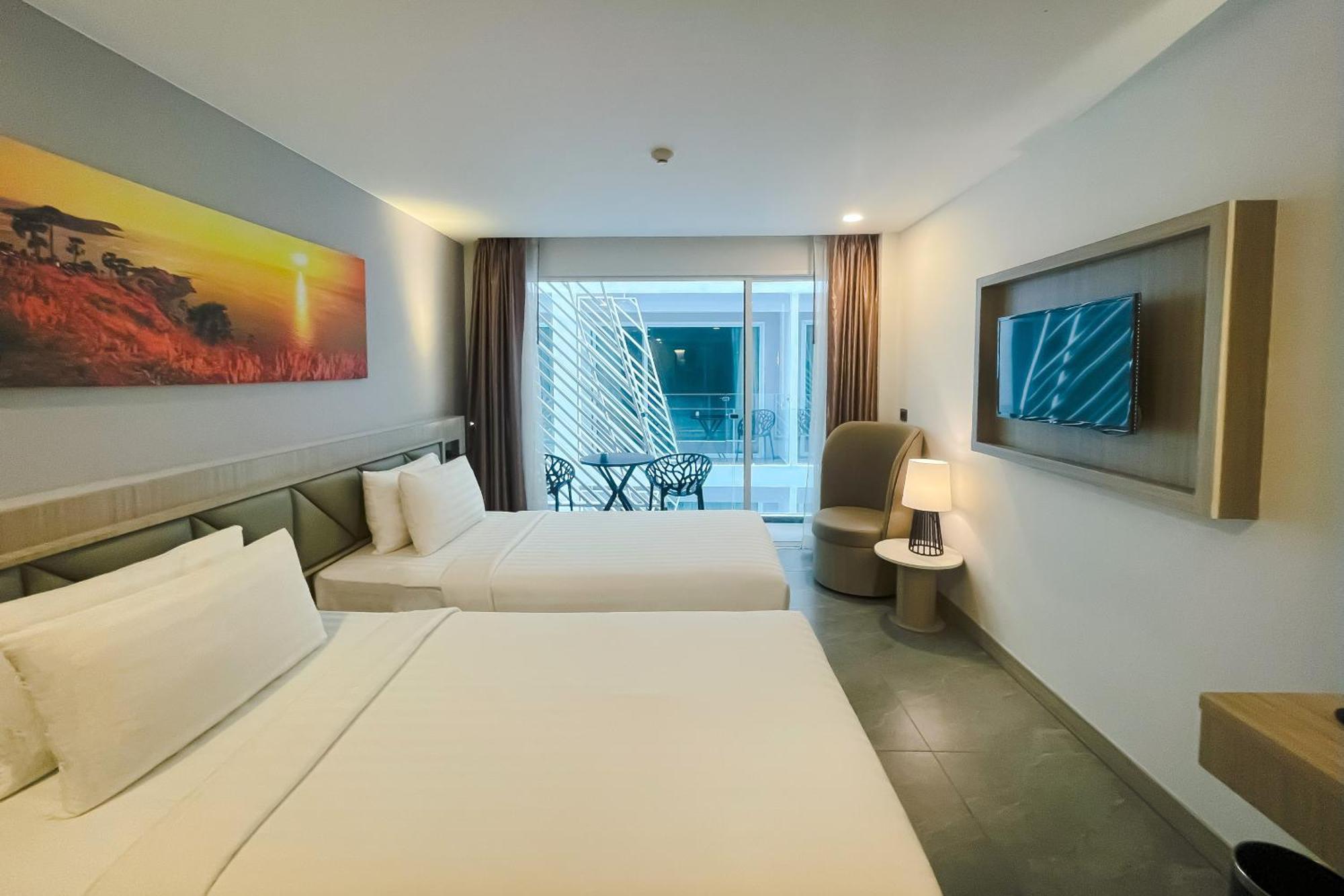 Clarian Hotel Beach パトン エクステリア 写真