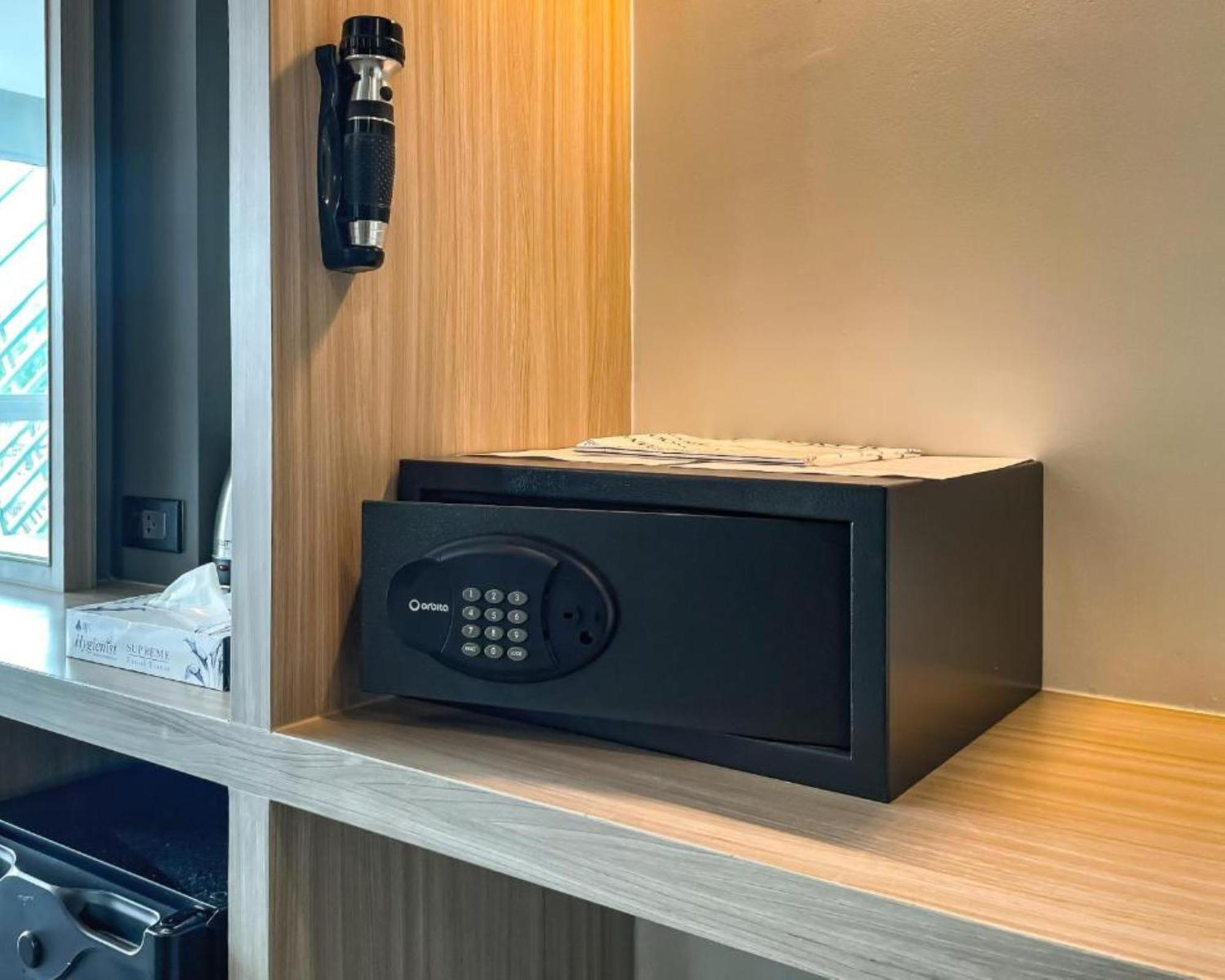 Clarian Hotel Beach パトン エクステリア 写真